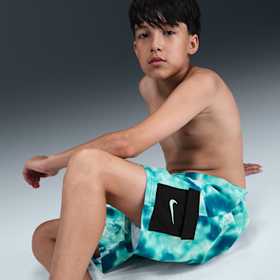Traje de baño tipo shorts cargo con forro interior de 18 cm Nike Swim Voyage para niños talla grande