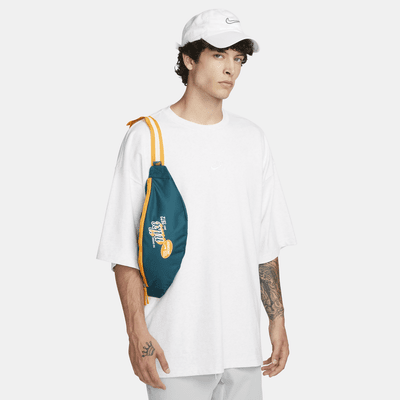 Vintage Nike Belt Bag (Navy Blue), Men's Fashion, Bags, Sling Bags on  Carousell