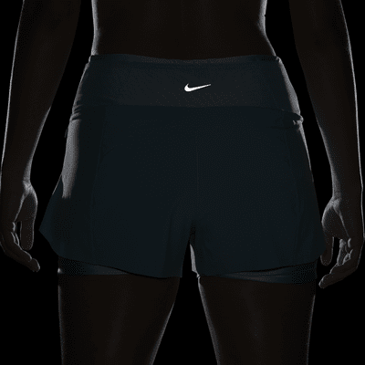 Nike Dri-FIT Swift 2-in-1 hardloopshorts met halfhoge taille en zakken voor dames (8 cm)