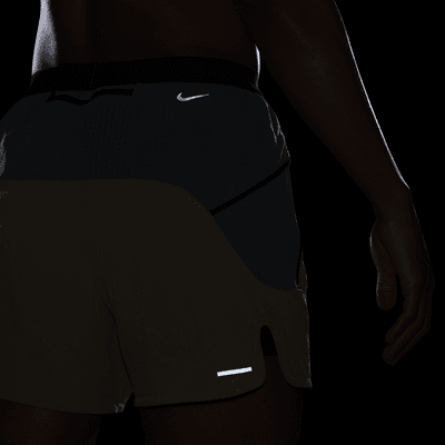 Shorts de correr Dri-FIT de 13 cm con forro de ropa interior para hombre Nike Trail Second Sunrise