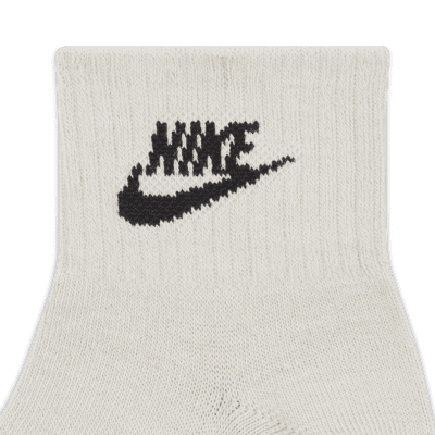 Nike Everyday Essential Ankle Socks (3 Pairs). Nike VN