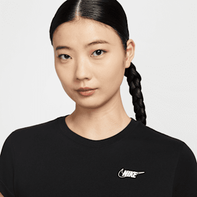 Nike Sportswear Club Women's Short-Sleeve Cropped Graphic T-Shirt