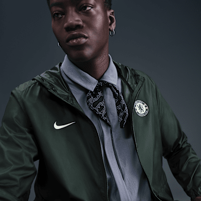 Chelsea FC Academy Pro Chaqueta para la lluvia de fútbol con capucha Nike - Hombre