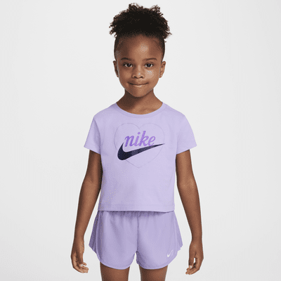 Playera con gráfico de corazón infantil Nike New Impressions