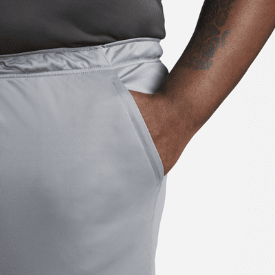 Shorts versátiles sin forro Dri-FIT de 18 cm para hombre Nike Totality