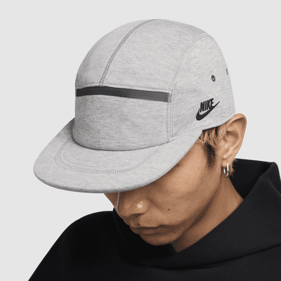 Elastyczna czapka z płaskim daszkiem Tech Fleece Nike Fly Cap