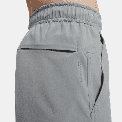 Nike Unlimited vielseitige Dri-FIT Herrenshorts ohne Futter (ca. 18 cm)