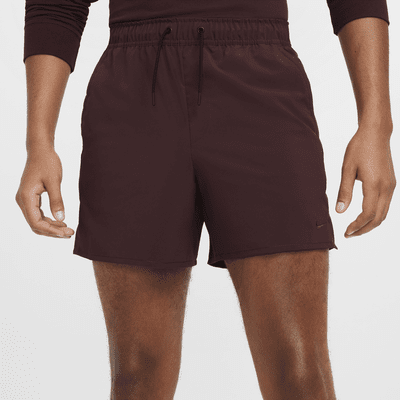 Shorts versátiles sin forro Dri-FIT de 13 cm para hombre Nike Unlimited