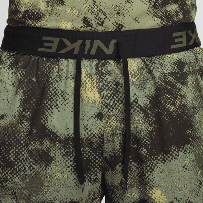 Shorts de fitness Dri-FIT de 18 cm sin forro para hombre Nike Totality Camo