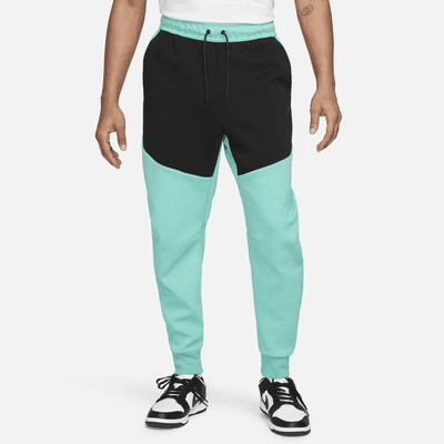 Pantaloni jogger Nike Sportswear Tech Fleece - Uomo. Nike IT