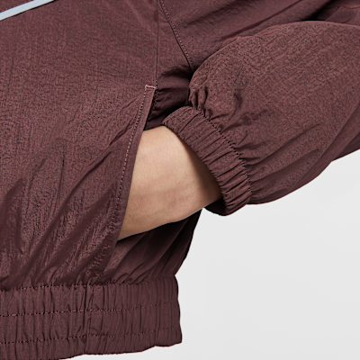 เสื้อแจ็คเก็ตผู้หญิงแบบทอ Nike Sportswear Windrunner