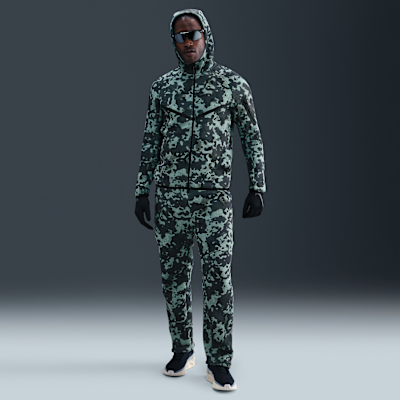 Chamarra Windrunner de tejido Fleece camuflajeada de cierre completo para hombre Nike Tech