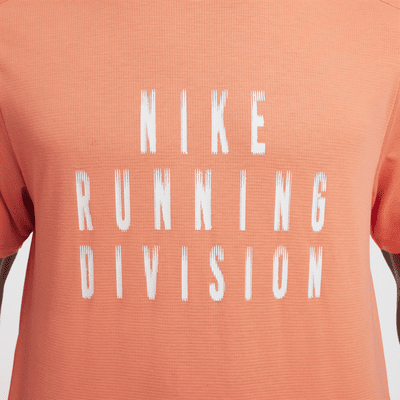 Playera de correr de manga corta Dri-FIT para hombre Nike Rise 365 Running Division