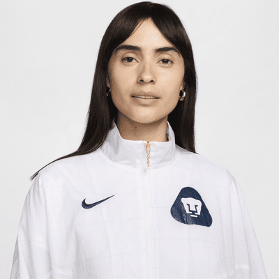 Chamarra de fútbol Nike de tejido Woven para mujer Pumas UNAM Essential Windrunner