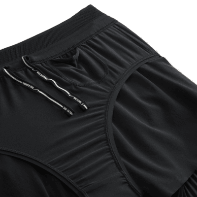 Shorts de correr Dri-FIT de tiro medio de 8 cm con forro de ropa interior para mujer Nike AeroSwift