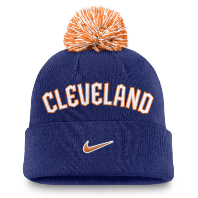 Gorro con dobladillo y pompón Nike de la MLB para hombre Cleveland Guardians Peak