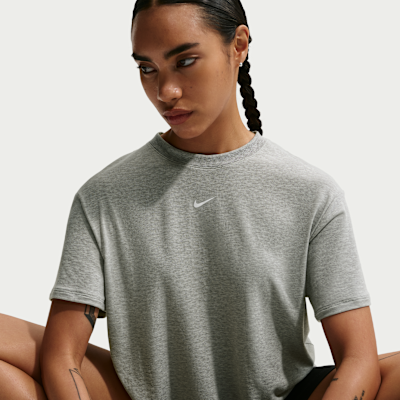 Nike One Relaxed Dri-FIT Kısa Kollu Kadın Üstü görsel 3