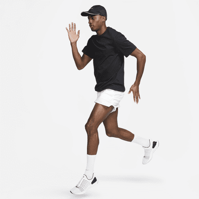 Haut à manches courtes Dri-FIT Nike Primary pour homme