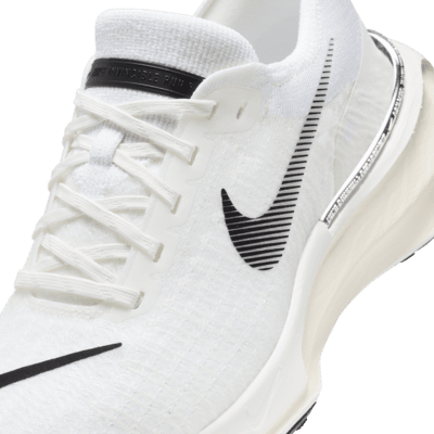 Tenis de correr en carretera para mujer (extraanchos) Nike Invincible 3