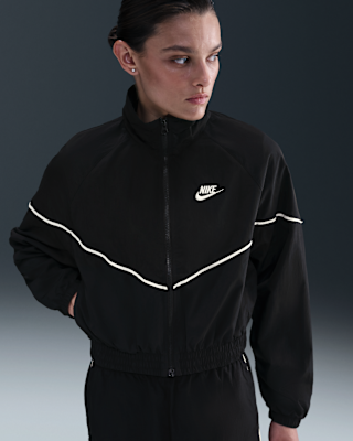 Женская куртка Nike Sportswear Windrunner Woven для бега