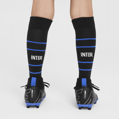 Conjunto de três peças de futebol de réplica Nike do equipamento principal Stadium Inter de Milão 2024/25 para criança