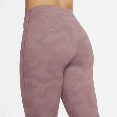 Leggings de camuflaje de 7/8 de tiro alto y media sujeción con bolsillos para mujer Nike Universa