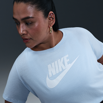 Playera con logotipo talla grande para mujer Nike Sportswear Essentials