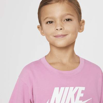 Playera de corte cuadrado para niños talla pequeña Nike Club