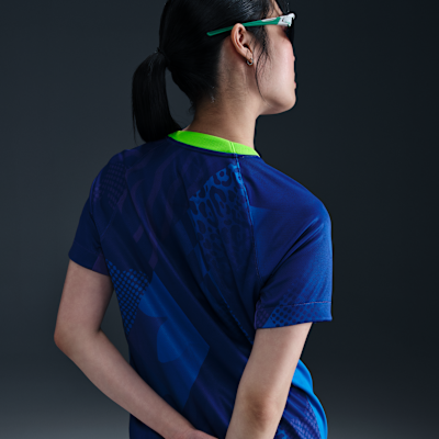 Costas da camisa Brasil 2025 Away com gola em verde vibrante