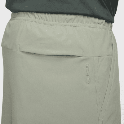 Shorts versátiles Dri-FIT de 18 cm 2 en 1 para hombre Nike Unlimited