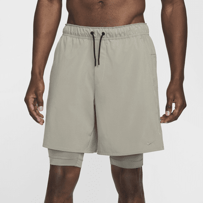 Shorts versátiles Dri-FIT de 18 cm 2 en 1 para hombre Nike Unlimited