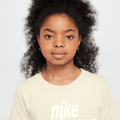 Nike Sportswear Older Kids' T-Shirt