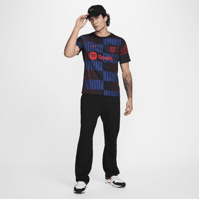 Playera de manga corta de fútbol Nike Dri-FIT para antes del partido para hombre FC Barcelona Academy Pro Away