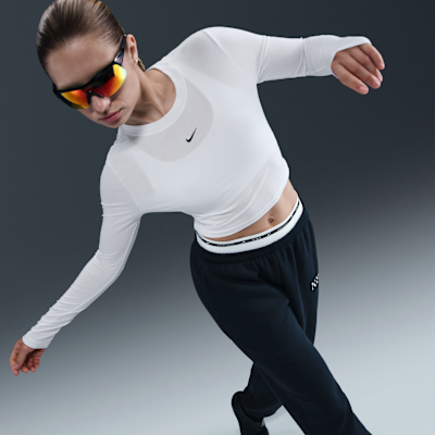 Nike Sportswear Chill Knit schmales, verkürztes Longsleeve (Damen)