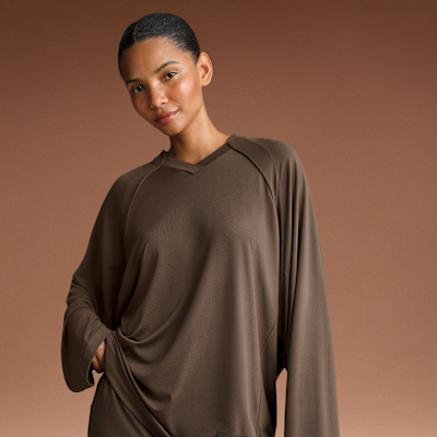 NikeSKIMS Airy Women's Oversized V-Neck Long-Sleeve Top