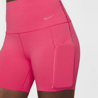 Shorts de ciclismo con bolsillos de 13 cm de tiro alto y media sujeción para mujer Nike Universa