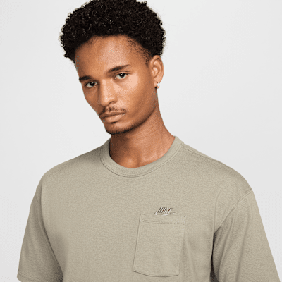 Nike Sportswear Premium Essentials Men's Pocket T-Shirt