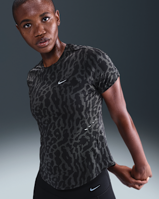 Женские шорты Nike Swift Dri-FIT Short-Sleeve Top для бега