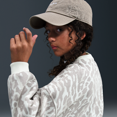 Nike Sportswear Club Fleece Big Kids' (Girls') Boxy Printed Crewneck Sweatshirt