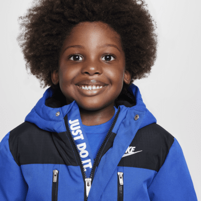 Chamarra de exterior para niños talla pequeña Nike