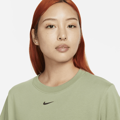 Nike Sportswear Women's T-Shirt. Nike VN