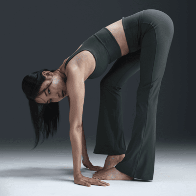 Nike Zenvy Rib Leggings in voller Länge mit sanftem Halt, hohem Taillenbund und ausgestelltem Bein (Damen)