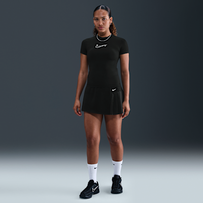 Nike Sportswear enges, kurz geschnittenes T-Shirt für Damen