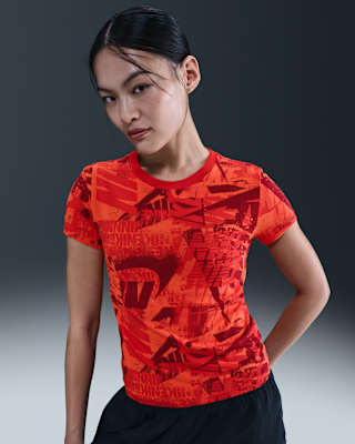 Женская футболка Nike Sportswear Slim