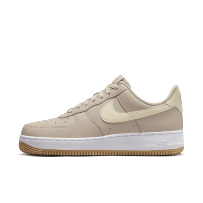 รองเท้าผู้หญิง Nike Air Force 1 '07