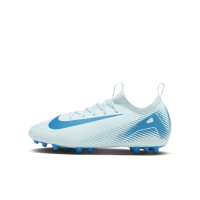 Tacos de fútbol AG de corte low para niños de preescolar y grandes Nike Jr. Mercurial Vapor 16 Academy