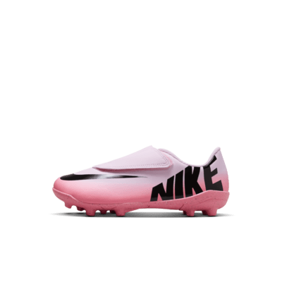 Tacos de fútbol de corte low para terrenos múltiples para niños de preescolar Nike Jr. Mercurial Vapor 15 Club