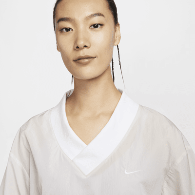 เสื้อ UV คอวีแบบทอแขนยาวทรงหลวมผู้หญิง Nike Sportswear Essential