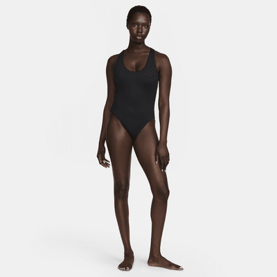 Traje de baño de una sola pieza con espalda cruzada para mujer Nike Swim Elevated Essential