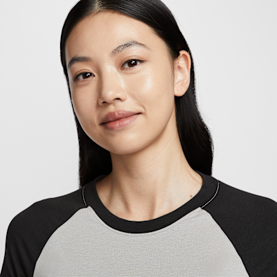 Nike Sportswear Chill Knit Women's Slim Graphic T-Shirt